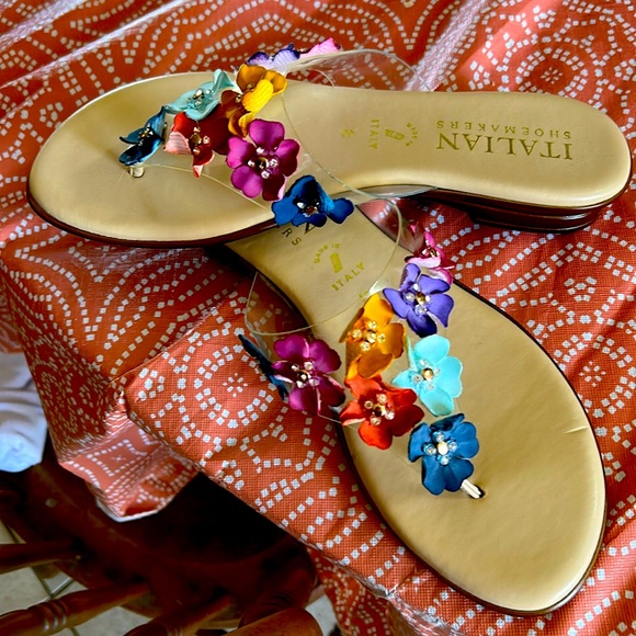 Sandals - Picture 1 of 3